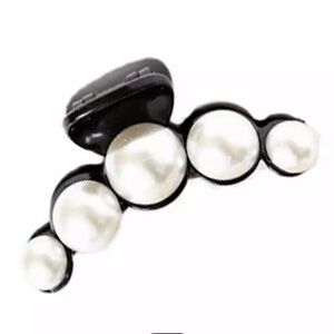 Eleanor ShuMark Faux Pearl hair claw.NWT